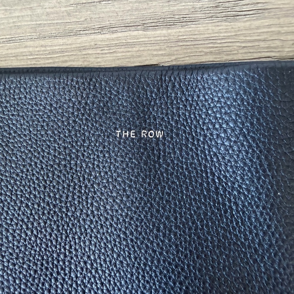 The Row n/s large park tote bag in black - Picture 2 of 11